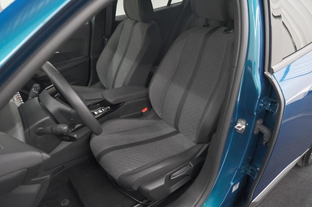 Peugeot E-2008 ev allure avantage 54 kwh | soh 97,6% | 11 kw lader | apple 
