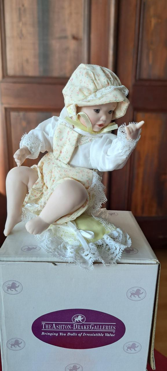 11 x Ashton-Drake Mini Dols