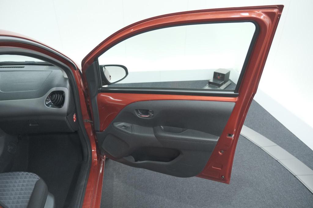 Peugeot 108 1.0 e-vti allure | camera | climate control | dab+ | 15 inch li