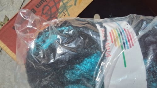 Wol grote bol en diverse kleine bollen.