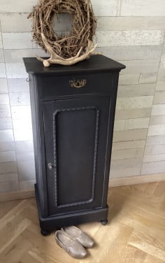 Stoere , landelijke kast