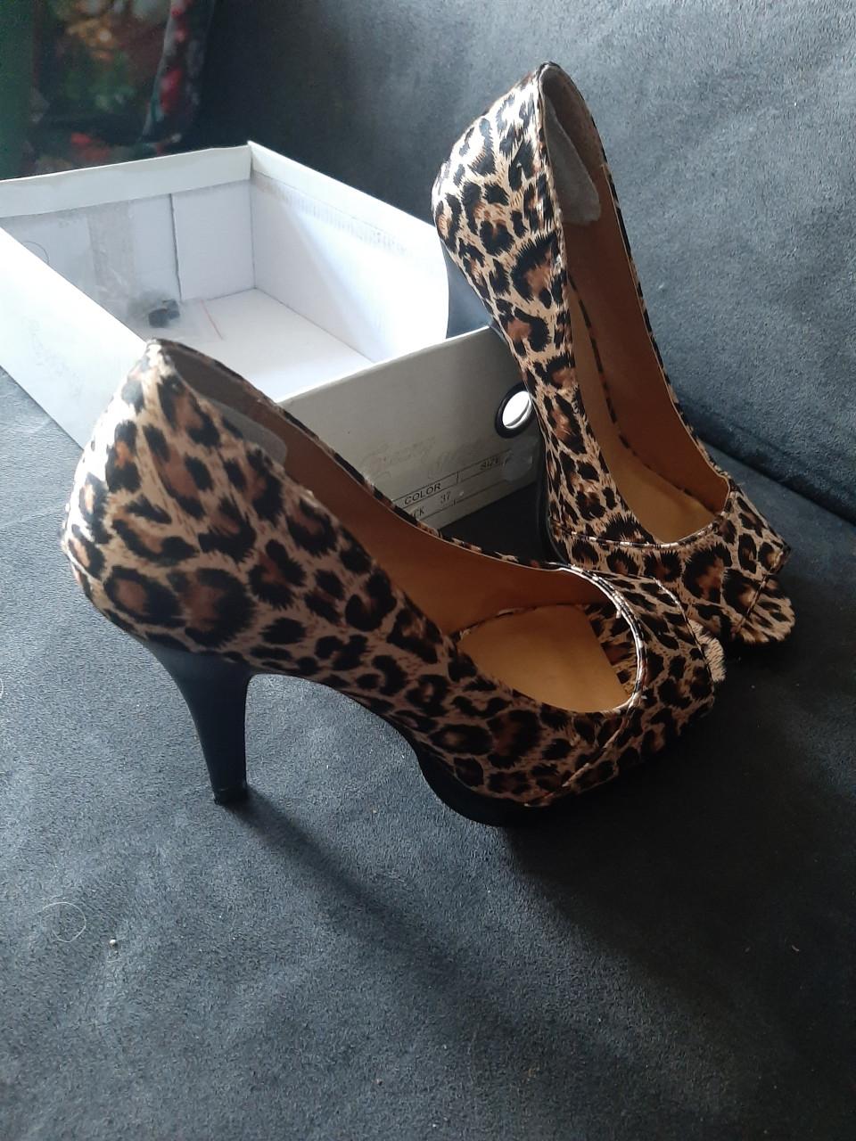 Mooie tijgerprint schoenen