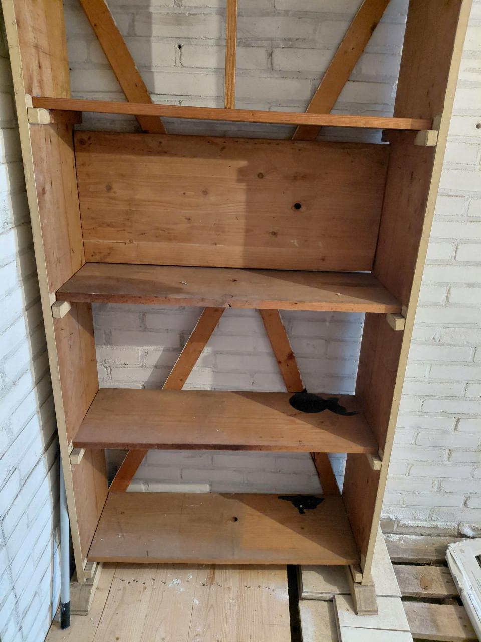 Gratis af te halen: houten kast