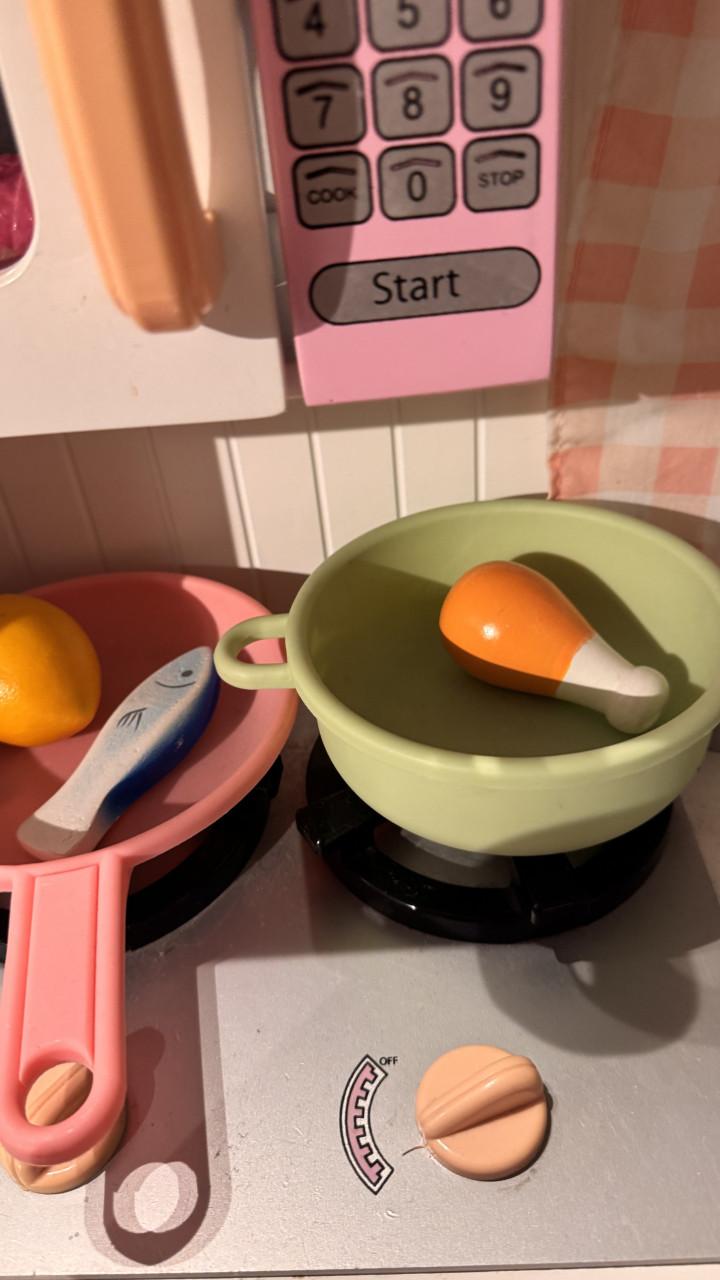 Leuk houten kinderkeukentje met veel accessoires – compleet speelkeukentje