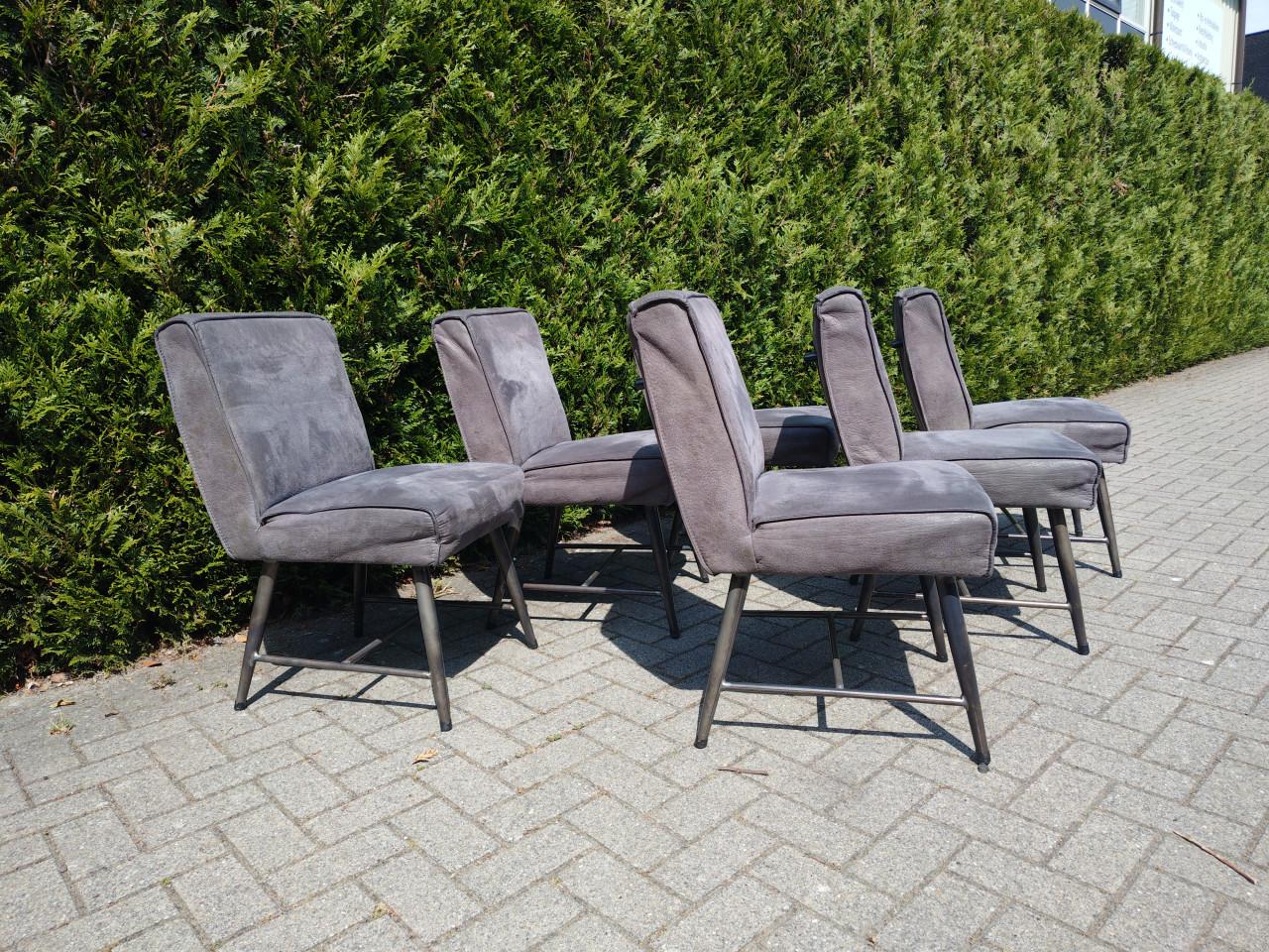 Zes eetkamerstoelen