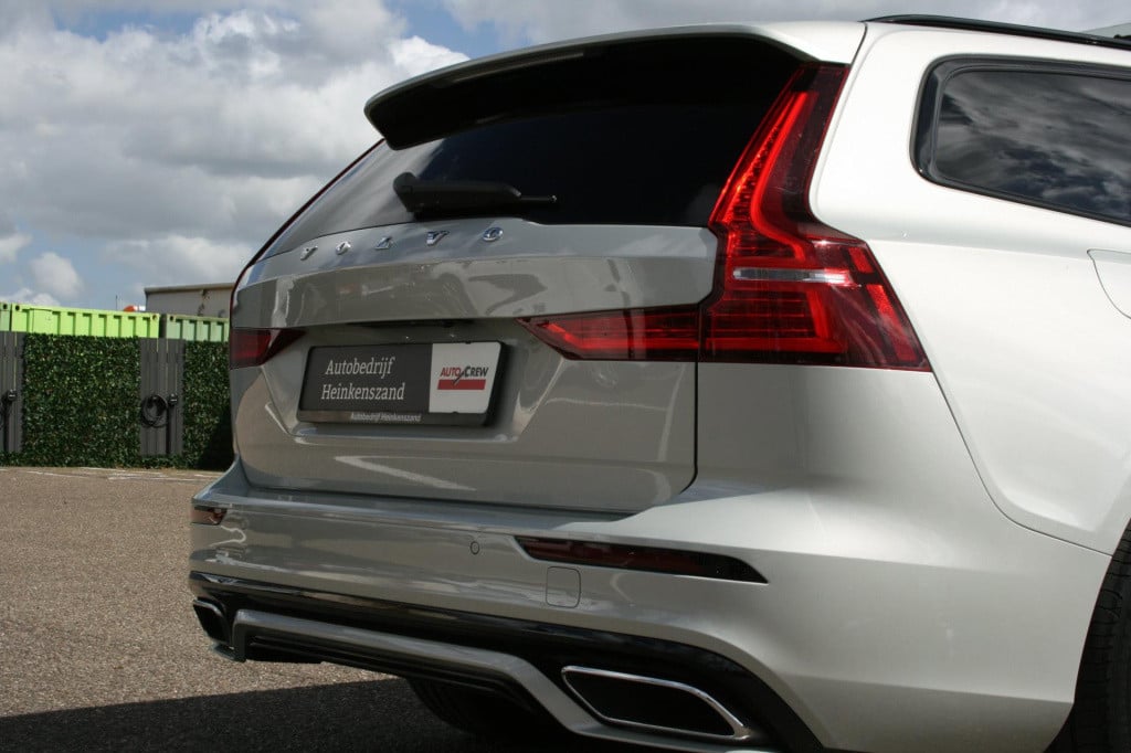 Volvo V60 2.0 t6 recharge awd r-design