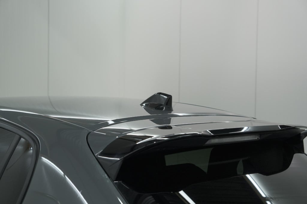 Peugeot 208 hybrid 100 e-dcs6 allure | camera | keyless entry | apple carpl