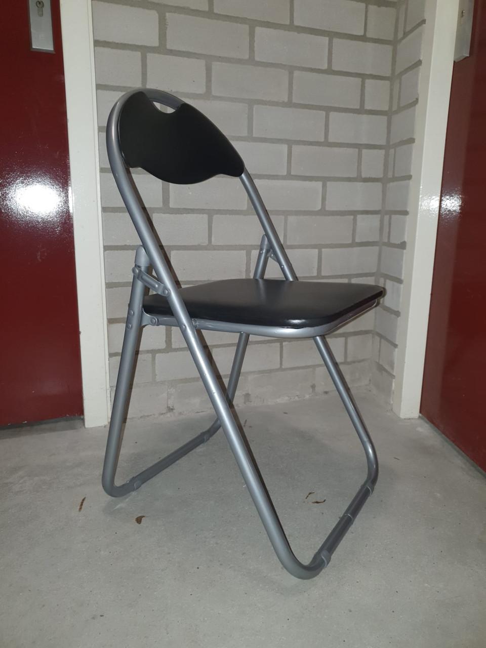 Klapstoel (4 stuks beschikbaar)