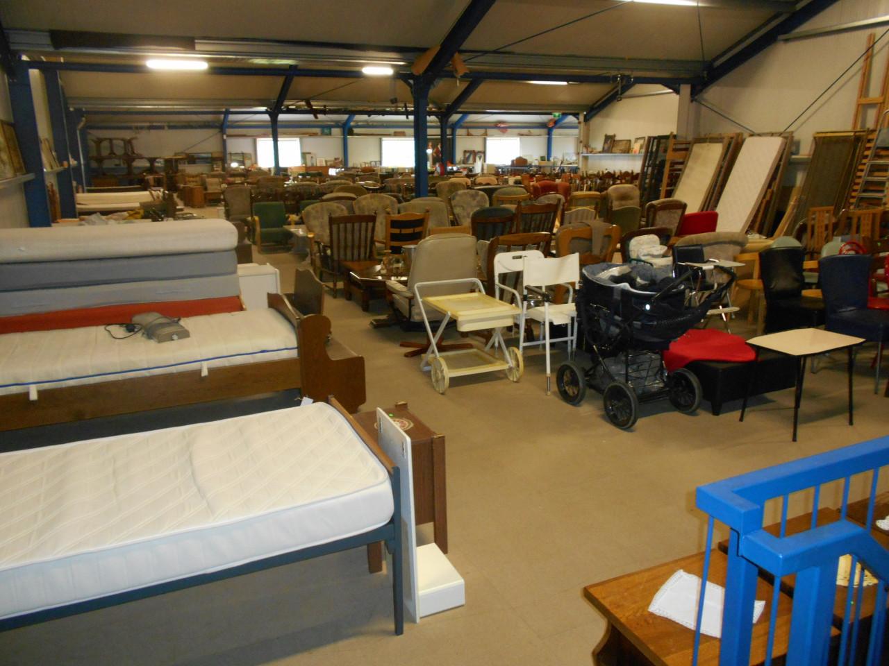 Mooie kwaliteit leren bank die er goed uitziet maar doorgezakt is 10 euro