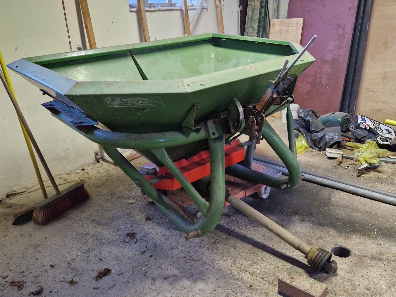 Kunstmeststrooier/zoutstrooier