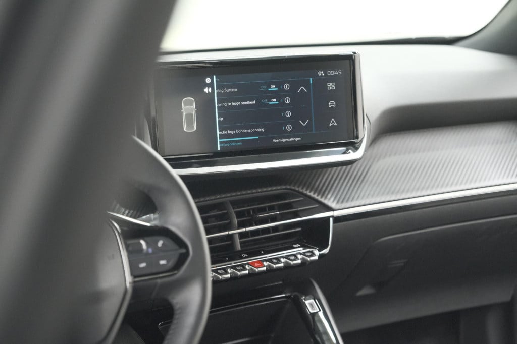 Peugeot E-2008 ev active 50 kwh | parkeersensoren | apple carplay | climate