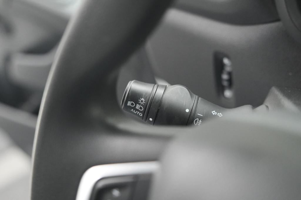 Renault Master t35 2.3 dci 135 l2h2 comfort | camera | vloerplaat | navigat