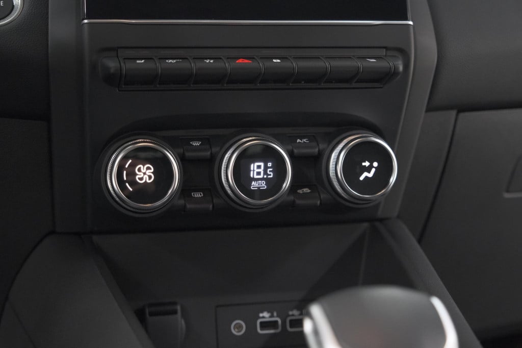 Renault Captur mild hybrid 140 edc techno | camera | 9.3 inch scherm | appl