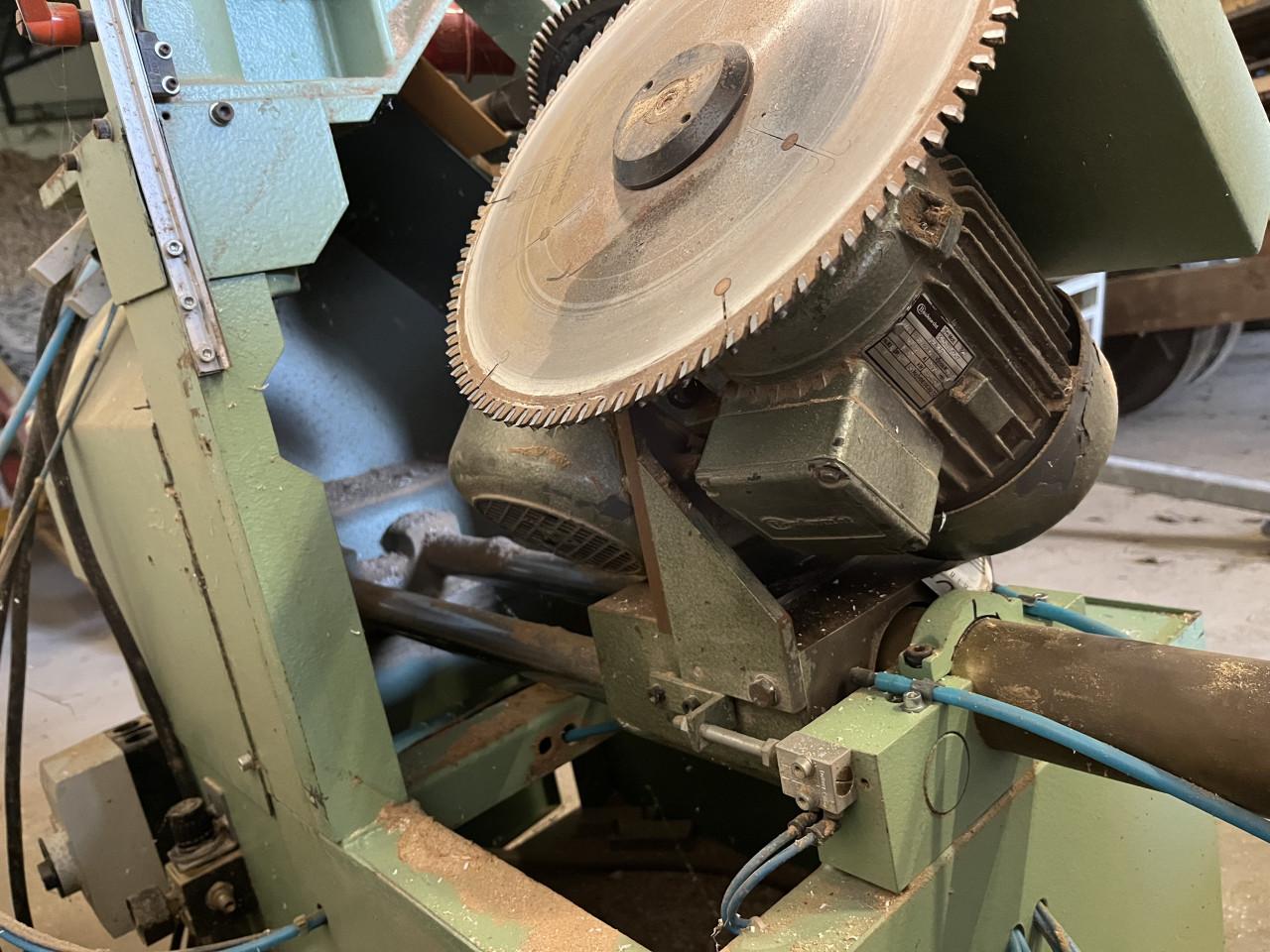 Zaagmachine haakse zaag