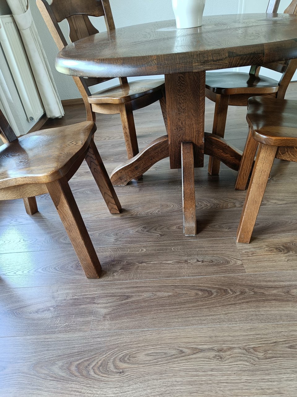 Eethoek met ovale tafel