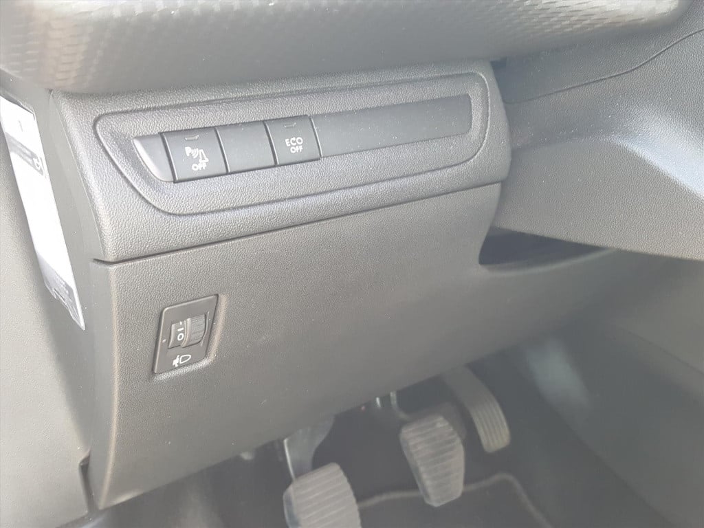 Peugeot 208 1.2 puretech 82pk signature navigatie | apple carplay & android