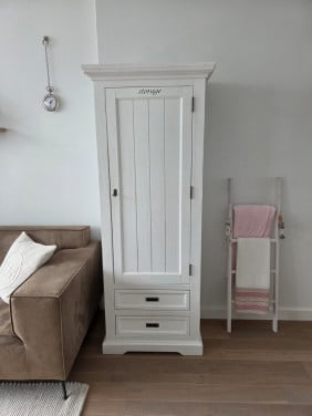 Witte acaziahouten kast (storage kast)