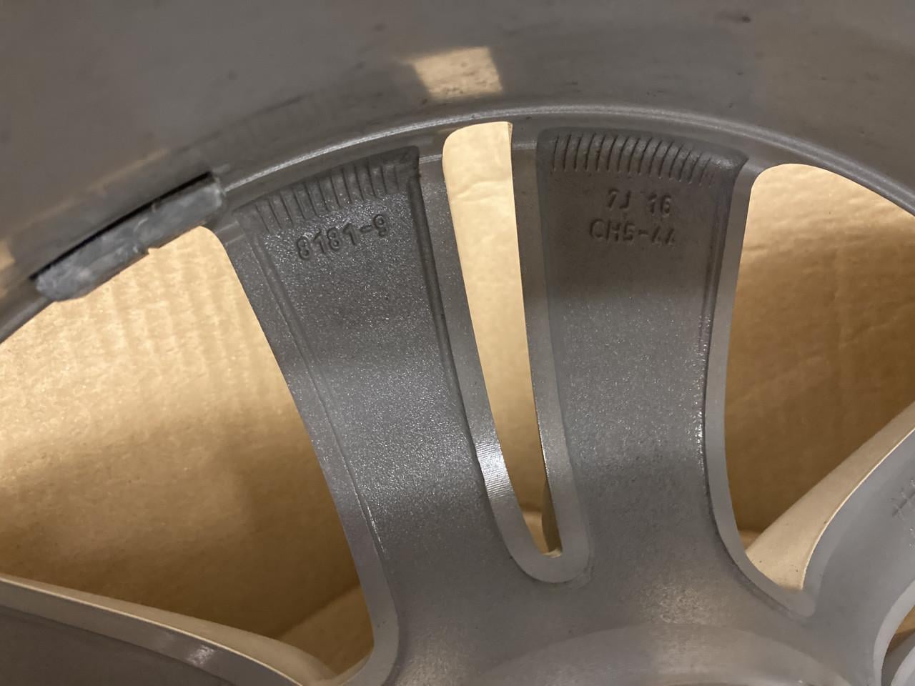 Nieuwe 16 inch Peugeot LM velgen
