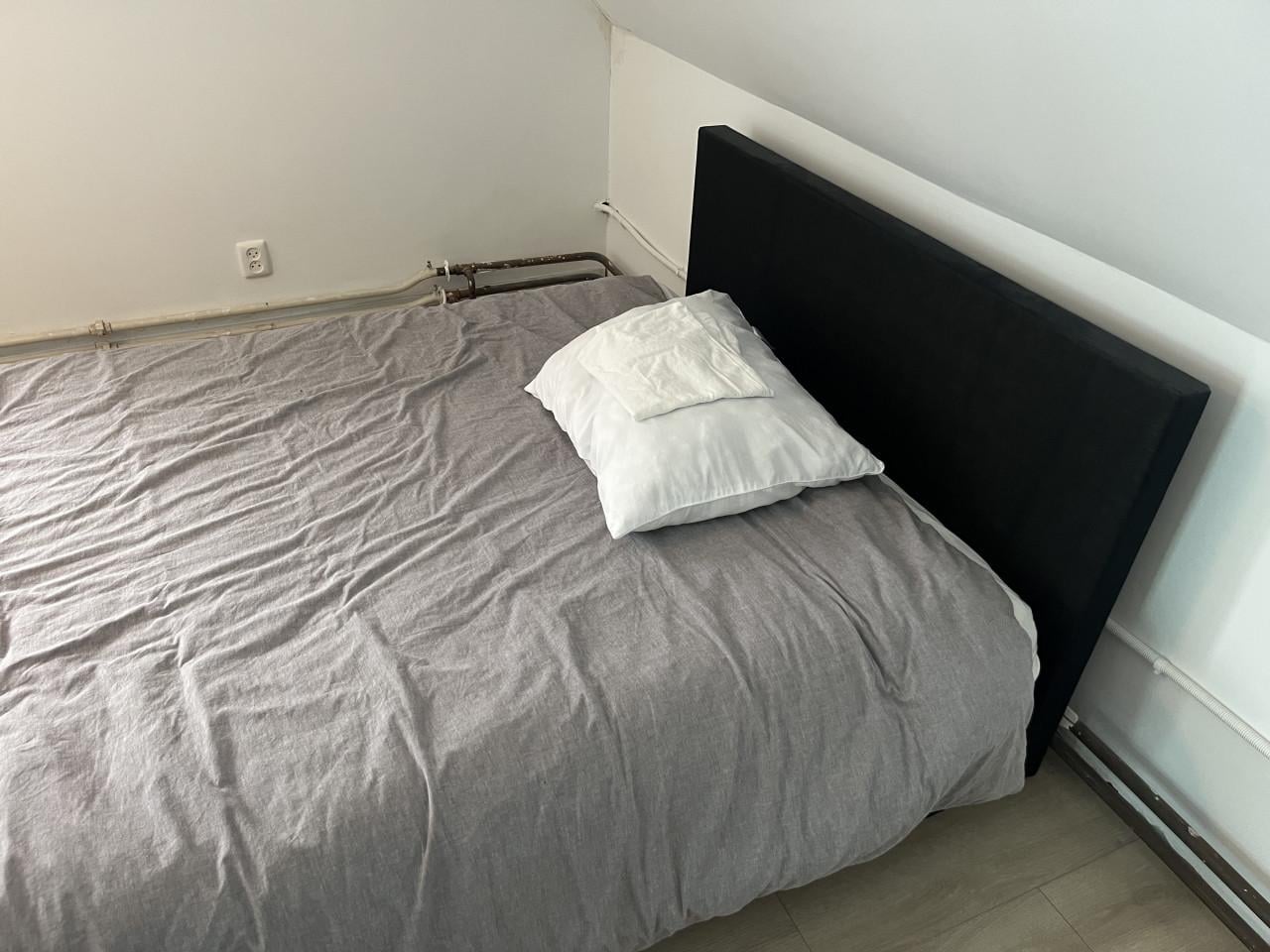 Boxspring  - zwart - 140x200 - logeerbed