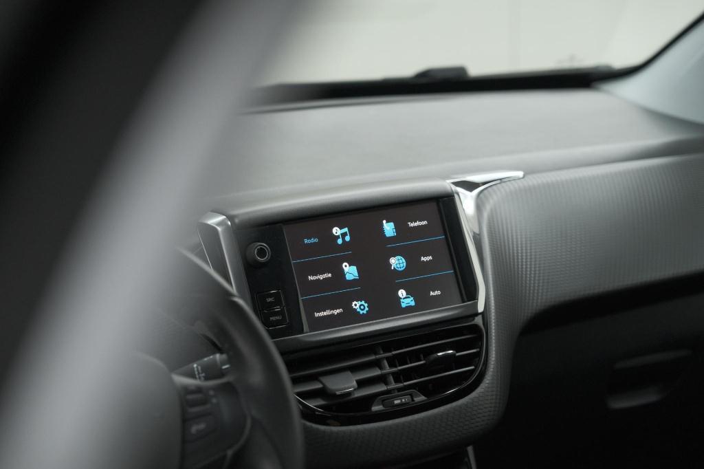 Peugeot 2008 puretech 82 active | lage km | trekhaak | navigatie | parkeers