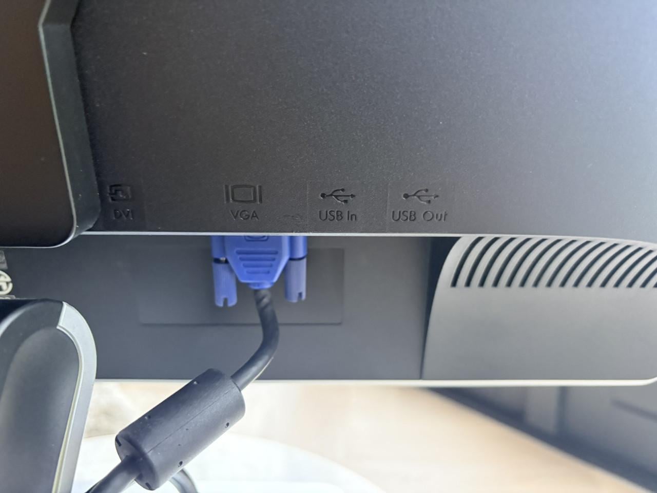 HP w2408 24 inch monitor – verstelbare voet – werkt goed