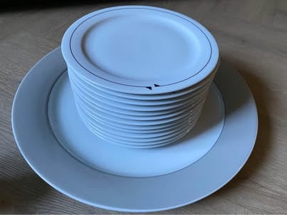 Servies, 9 delig servies, borden, schalen, theepot, kop en schotels, gebaks