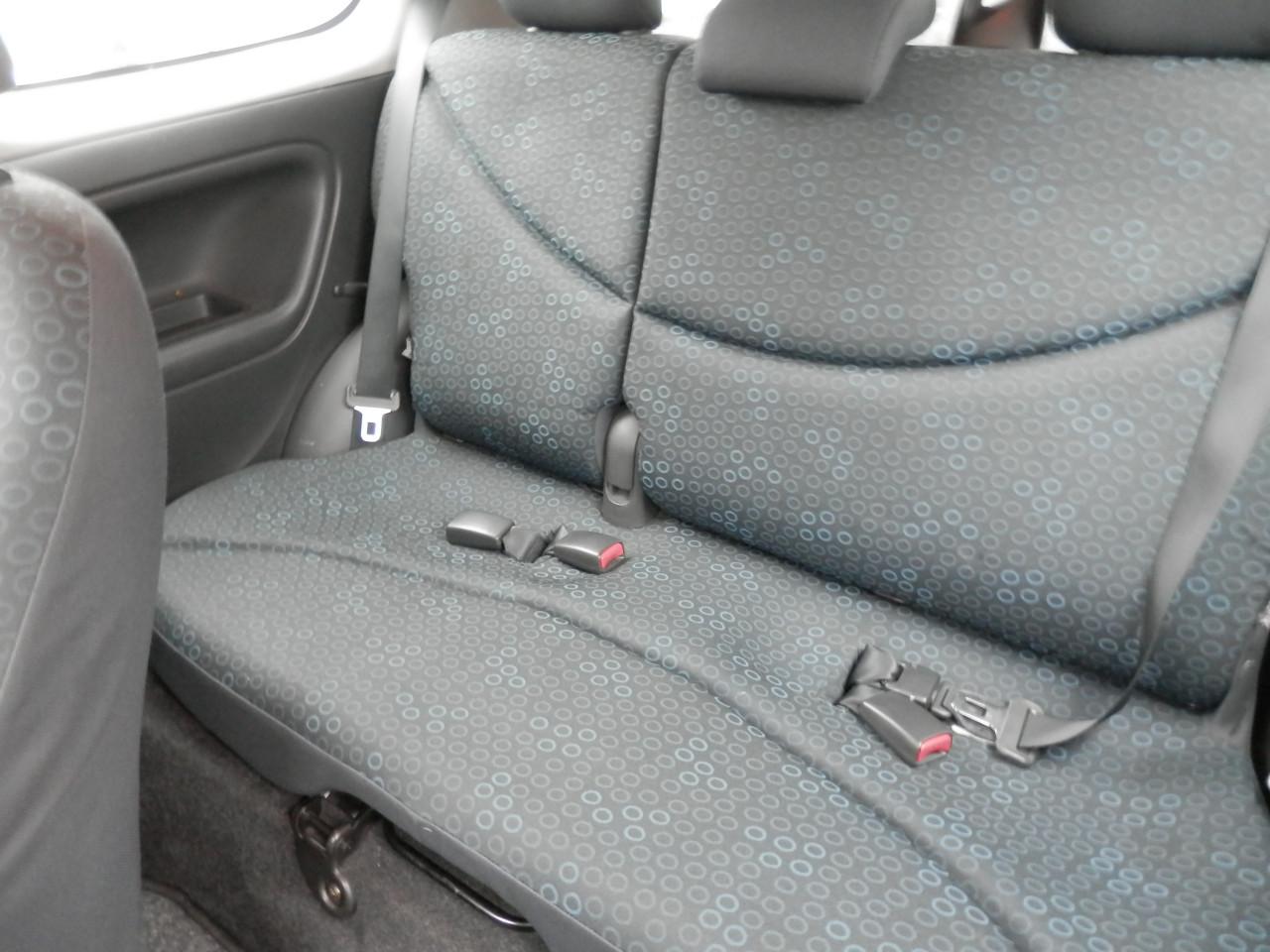 Auto Garant Biedt Aan: Toyota Yaris 1.0 Idols