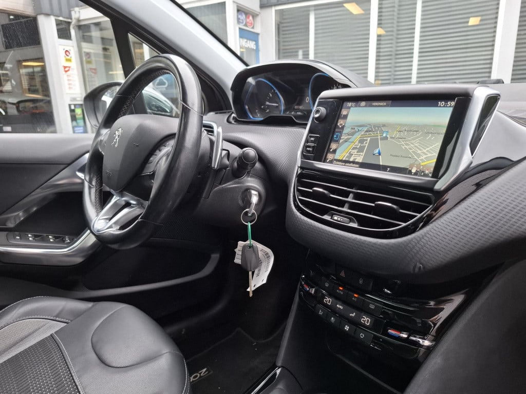 Peugeot 2008 suv 1.2 allure automaat pano/clima/trekhaak