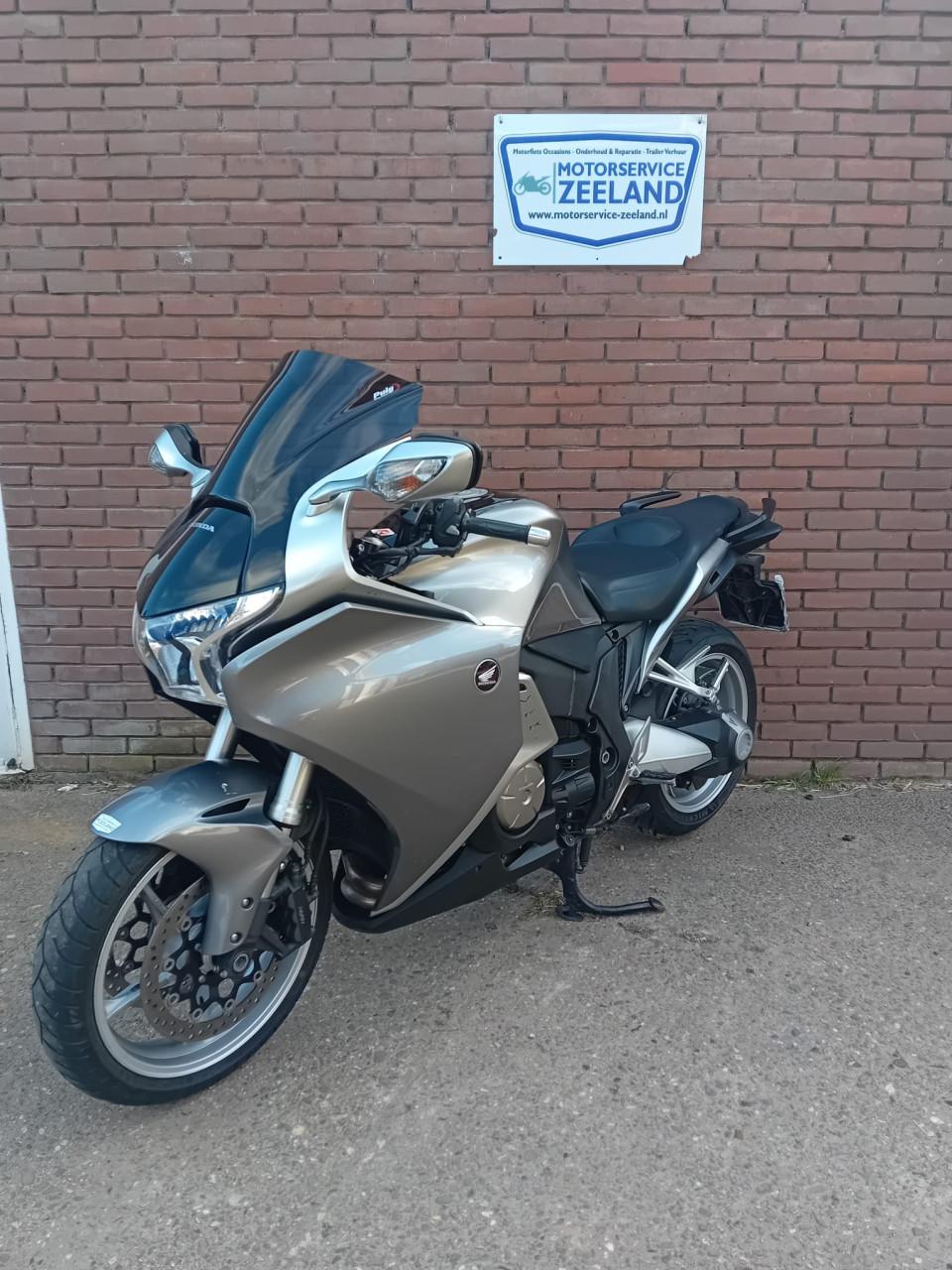 Honda VFR 1200F DCT (weinig km)