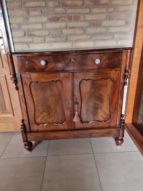 Antiek kastje