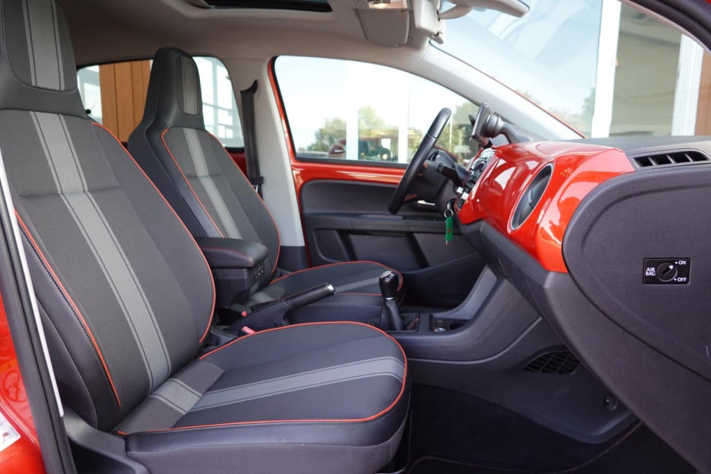 Volkswagen UP! 1.0 groove up! bluemotion