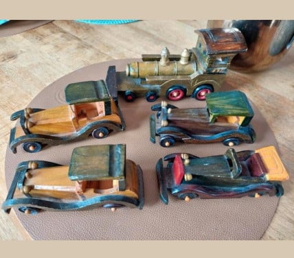 5 houten model oldtimers