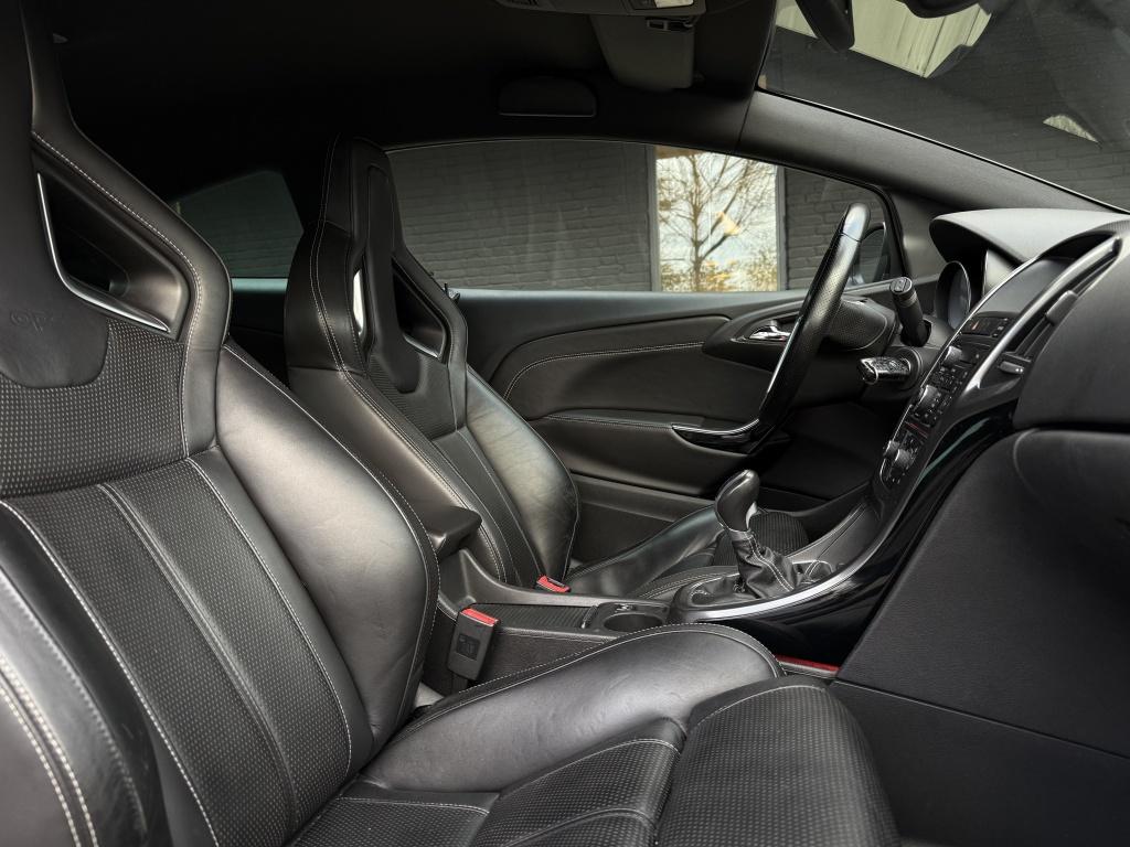 Opel Astra gtc 2.0 turbo opc