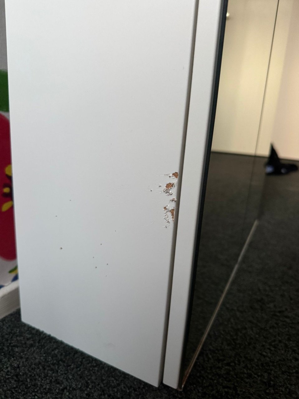 Badkamerkastje met spiegel, kleine beschadiging