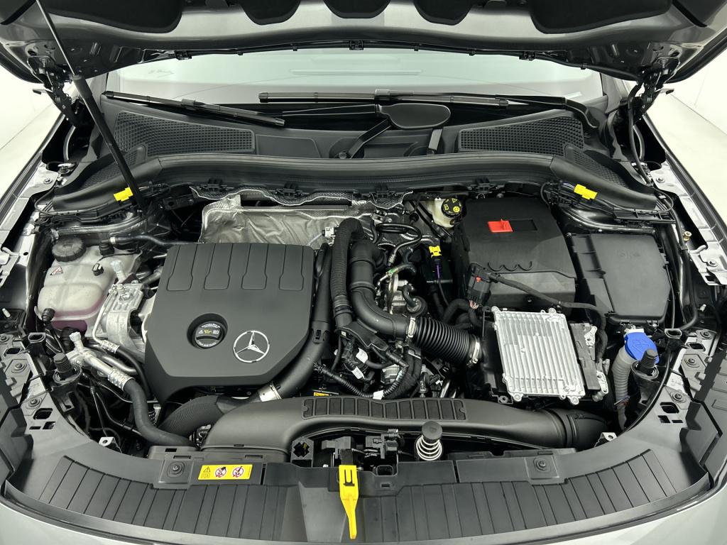 Mercedes-Benz Gla-klasse 180 business solution amg | nightpakket | trekhaak