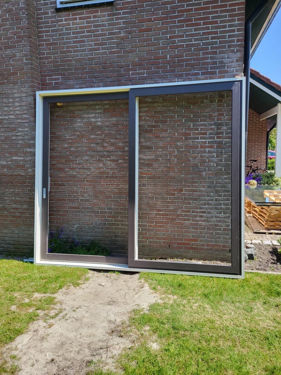 Kunststof schuifpui + loopdeur (incl. kozijn)