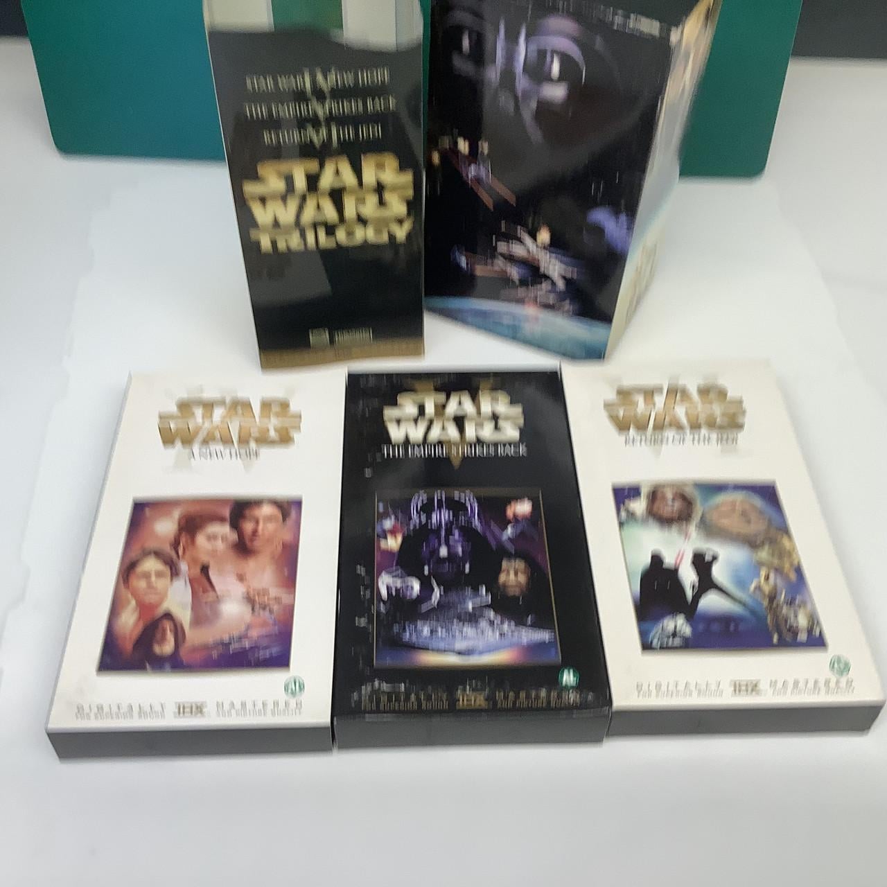 Videorecorder JVC + veel Walt Disney films en Star Wars trilogie VHS banden