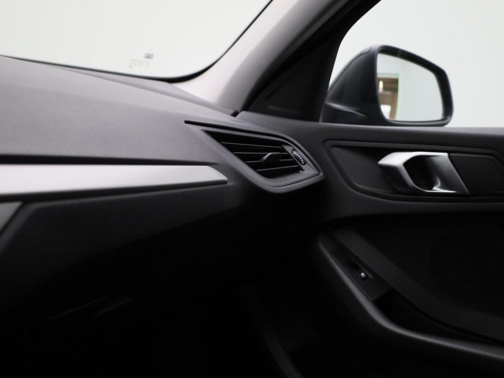 BMW 1 Serie 118i business edition | automaat | apple carplay / android auto