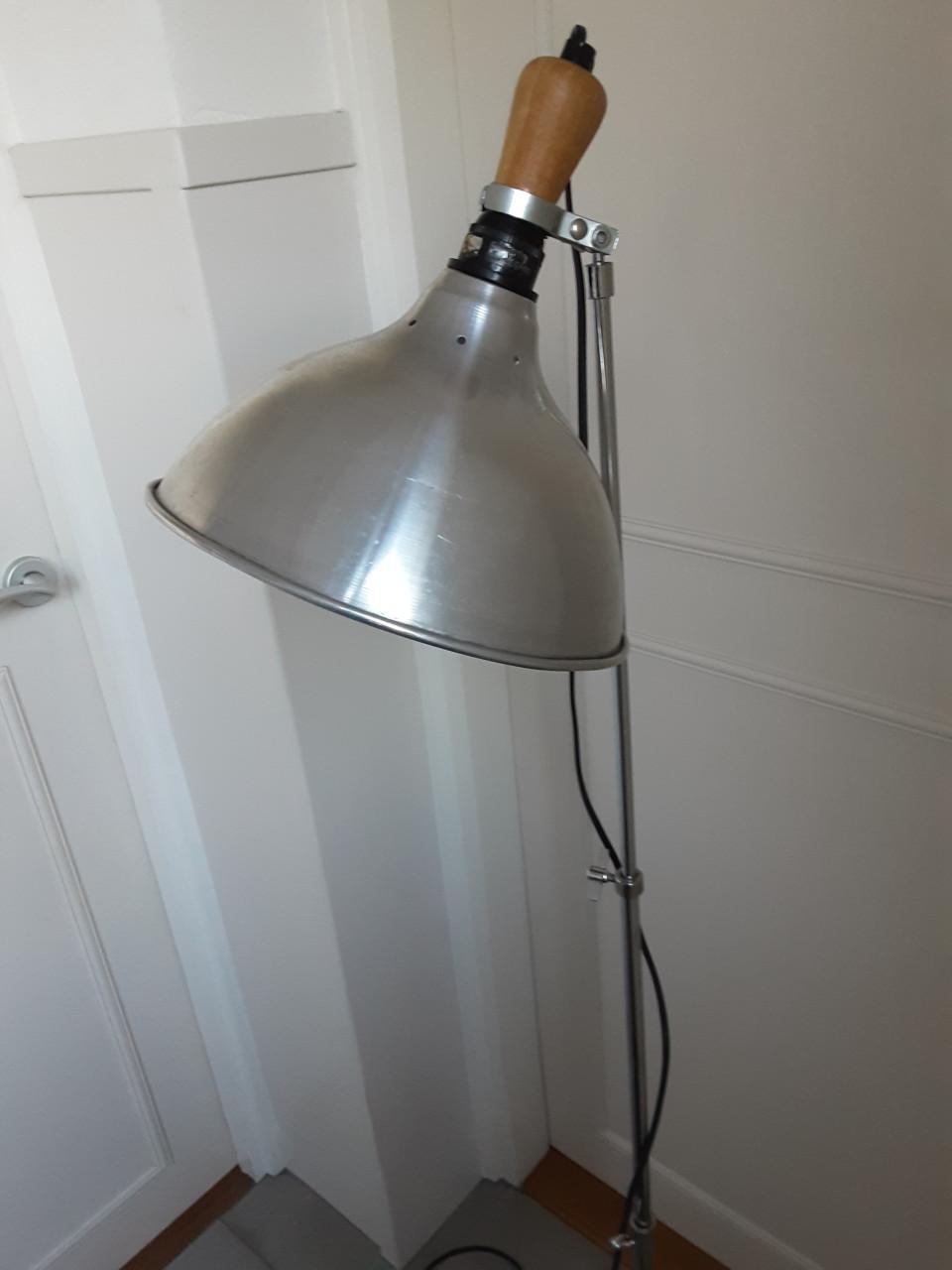 Vintage vloerlamp op standaard