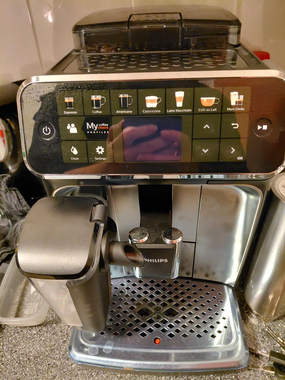 Philips 5400 EP5447/90 LatteGo