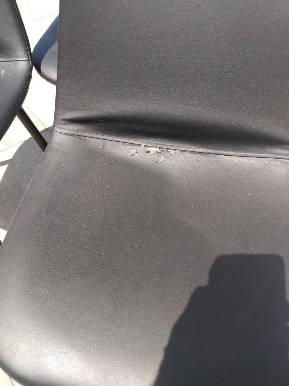 3 zwarte stoelen