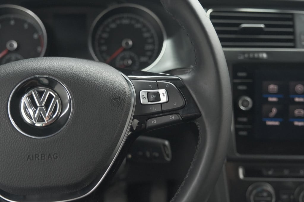 Volkswagen Golf 1.0 tsi 110pk highline | adaptieve cruise control | apple c