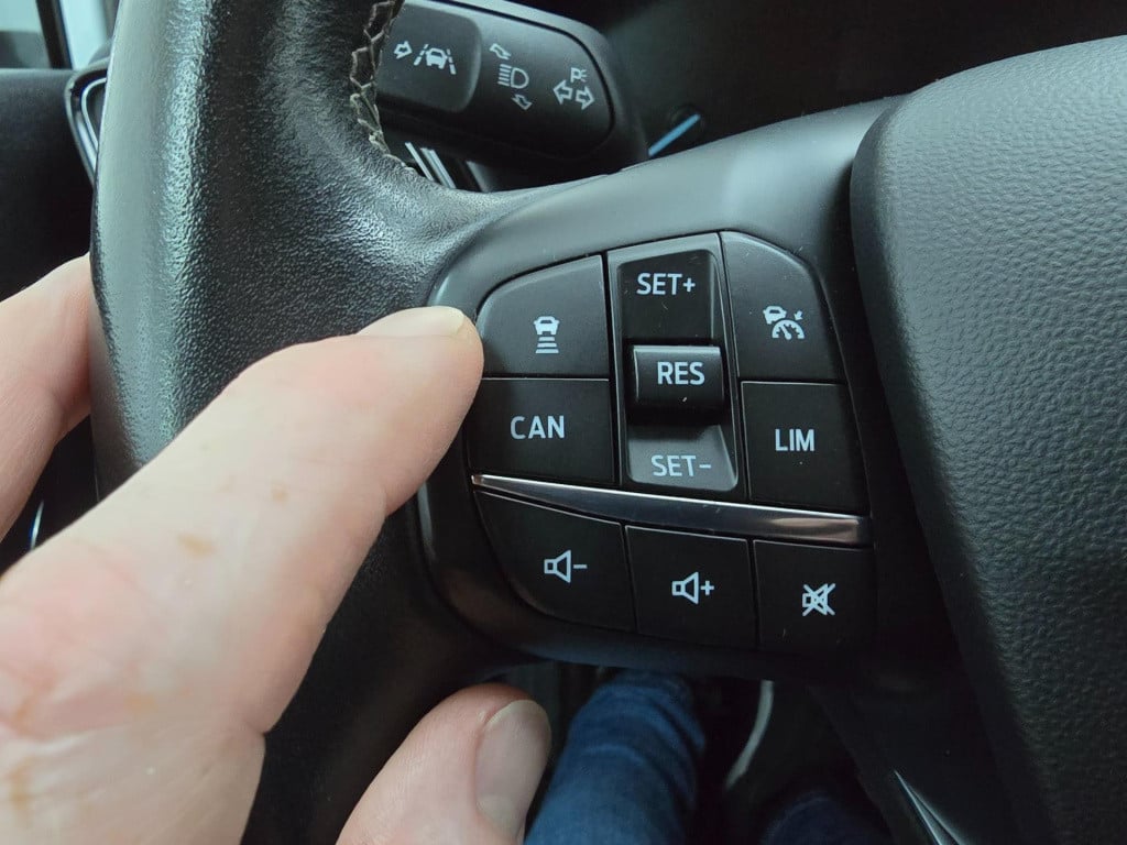 Ford Fiesta occasion luxe titanium met zwarte velgen en parkeercamera | bom