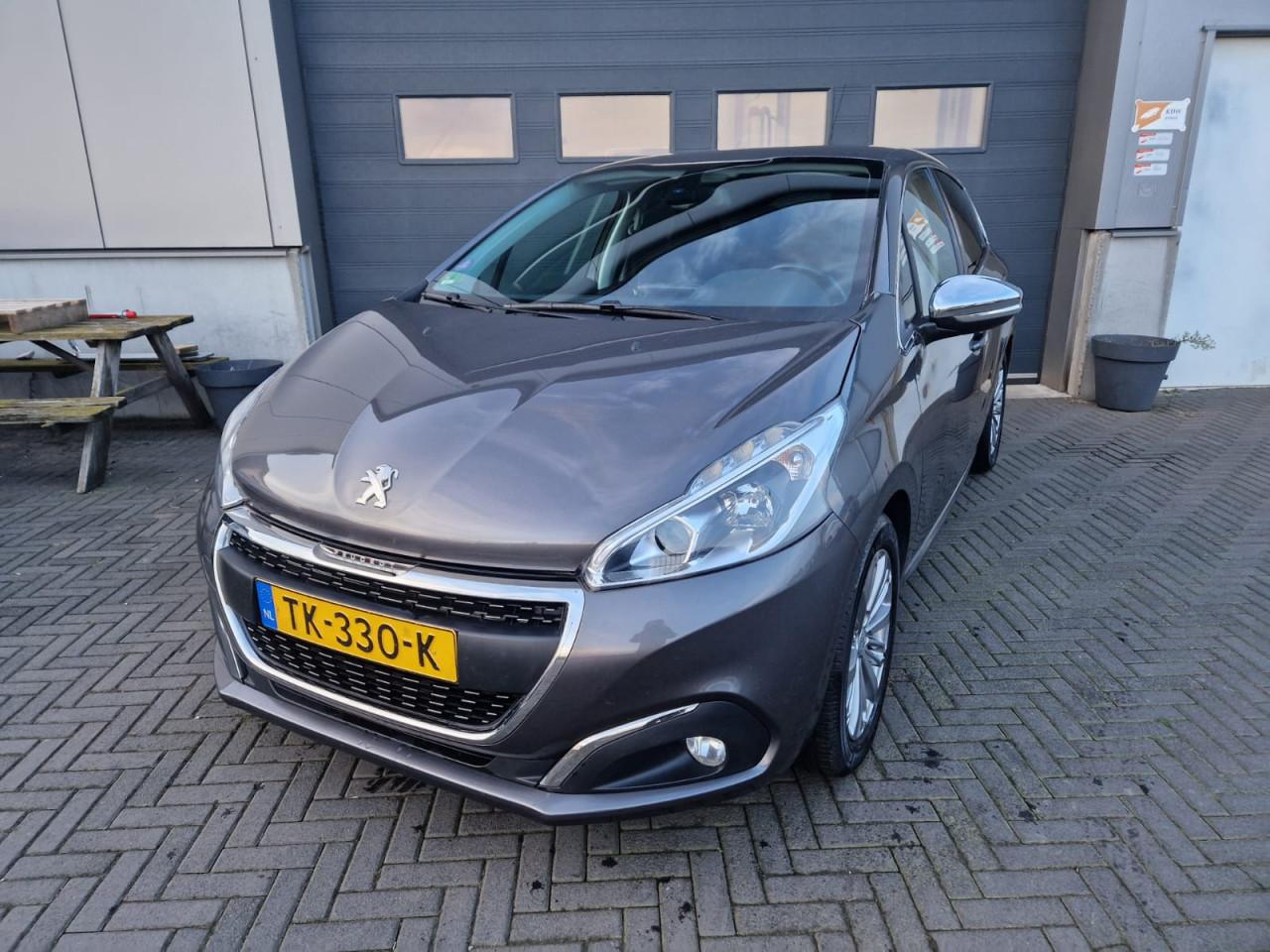 TE KOOP PEUGEOT 208 1.2 PURE TECH ALLURE