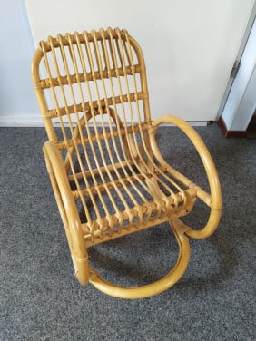 Vintage, rotan kinderschommelstoeltje