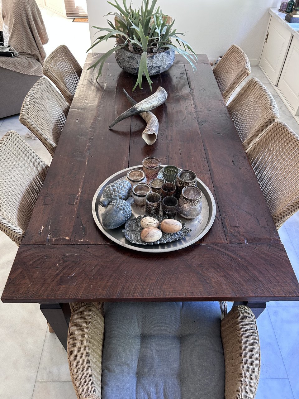 Eettafel en stoelen