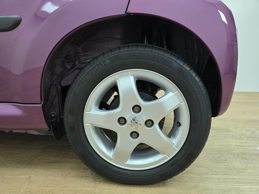 Peugeot 107 occasion 1.0 active leuke kleur met airco en sportvelgen | radi