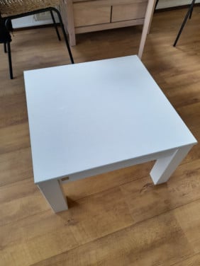 Tafeltje  59cm  bij 59cm en hoogte 38 cm (Jan des Bouvrie)