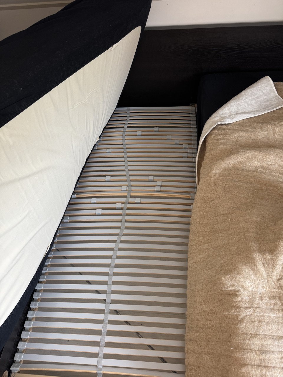 Zwart tweepersoonsbed