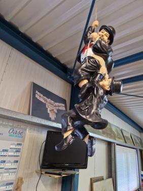 Laurel en Hardy klimmend hangend - 72cm - Tuindecoratie
